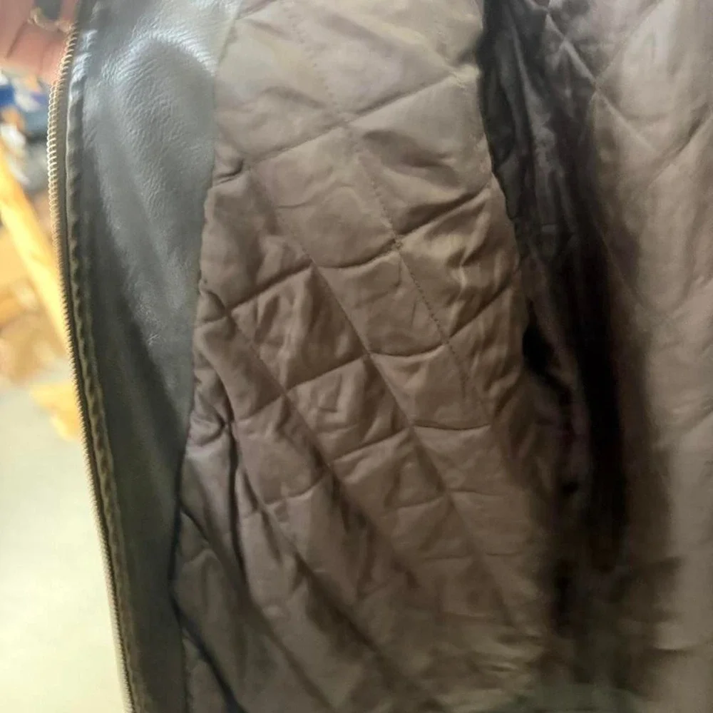 Arizona 90's black leather jacket with two beige stripes across the chest